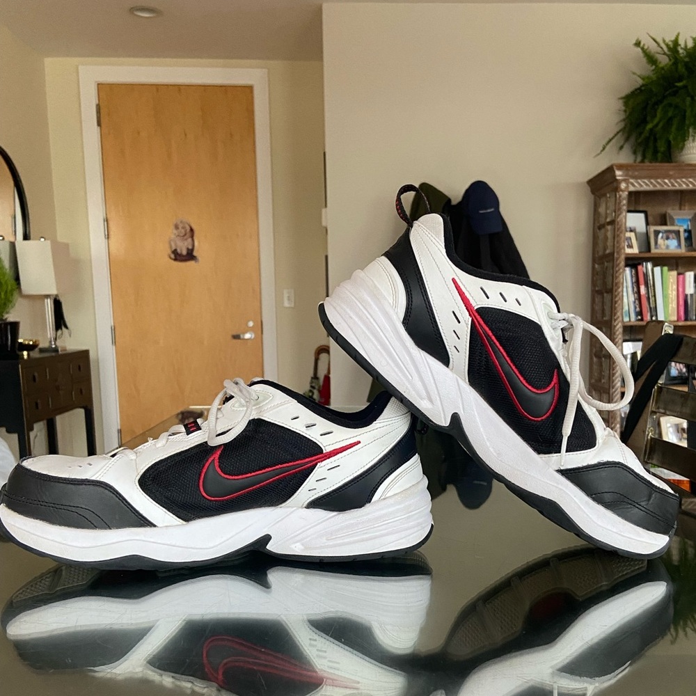 Nike Monarch
